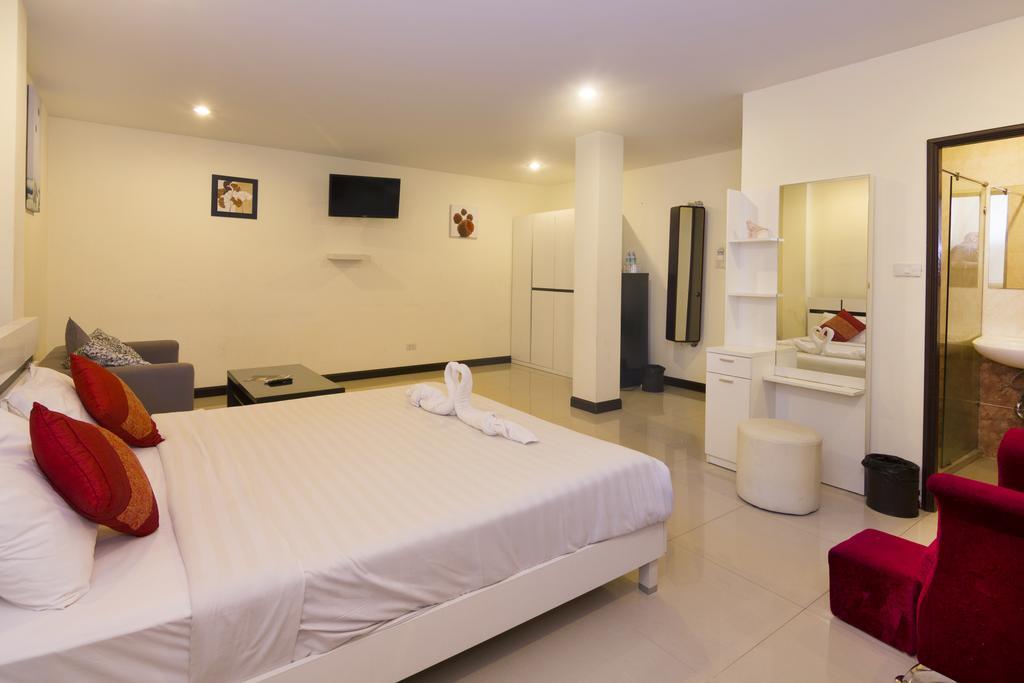 Royal Q & D Suites Патая Екстериор снимка