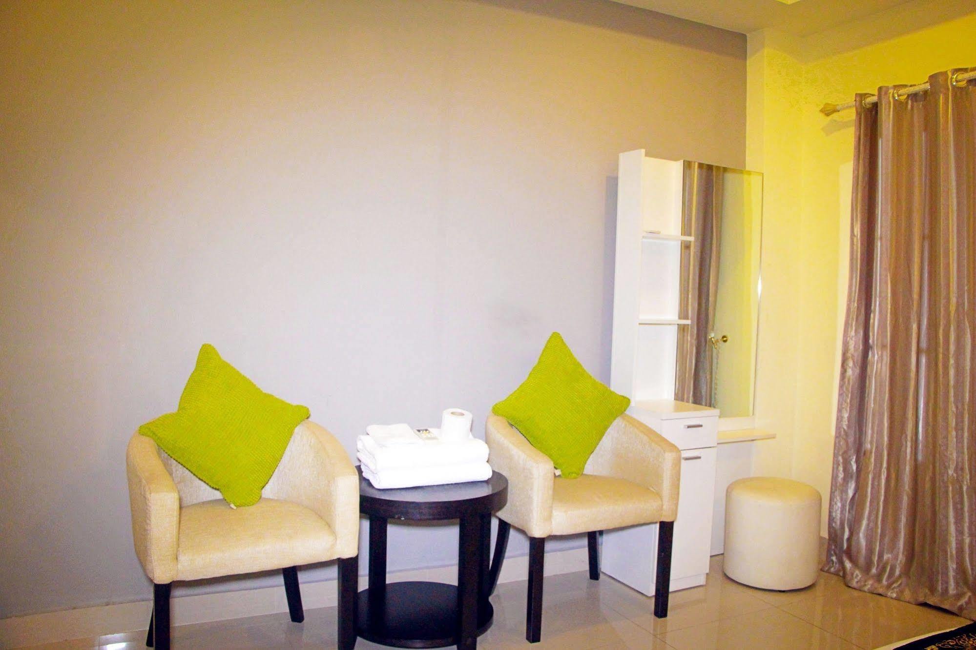 Royal Q & D Suites Патая Екстериор снимка