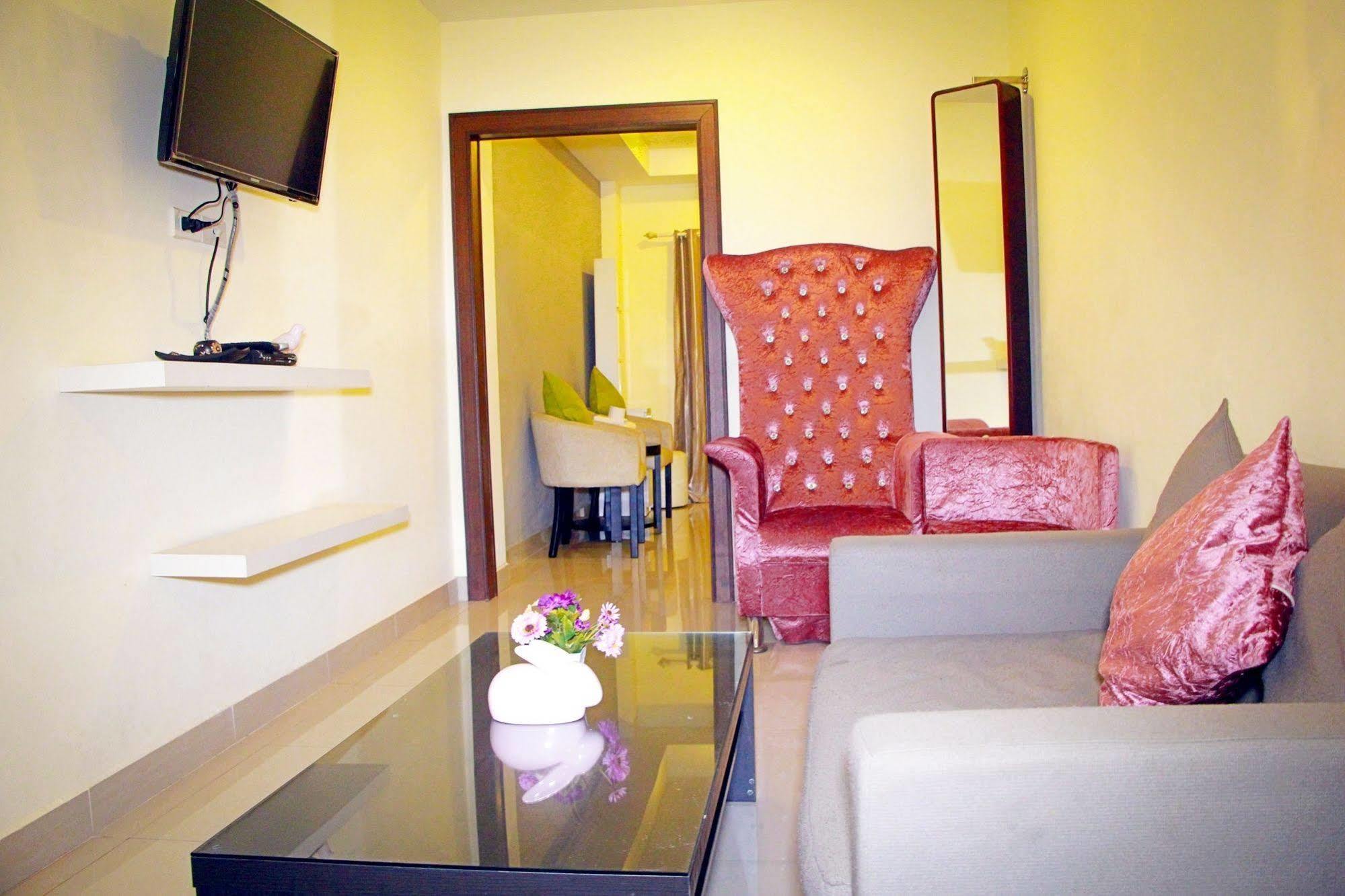 Royal Q & D Suites Патая Екстериор снимка