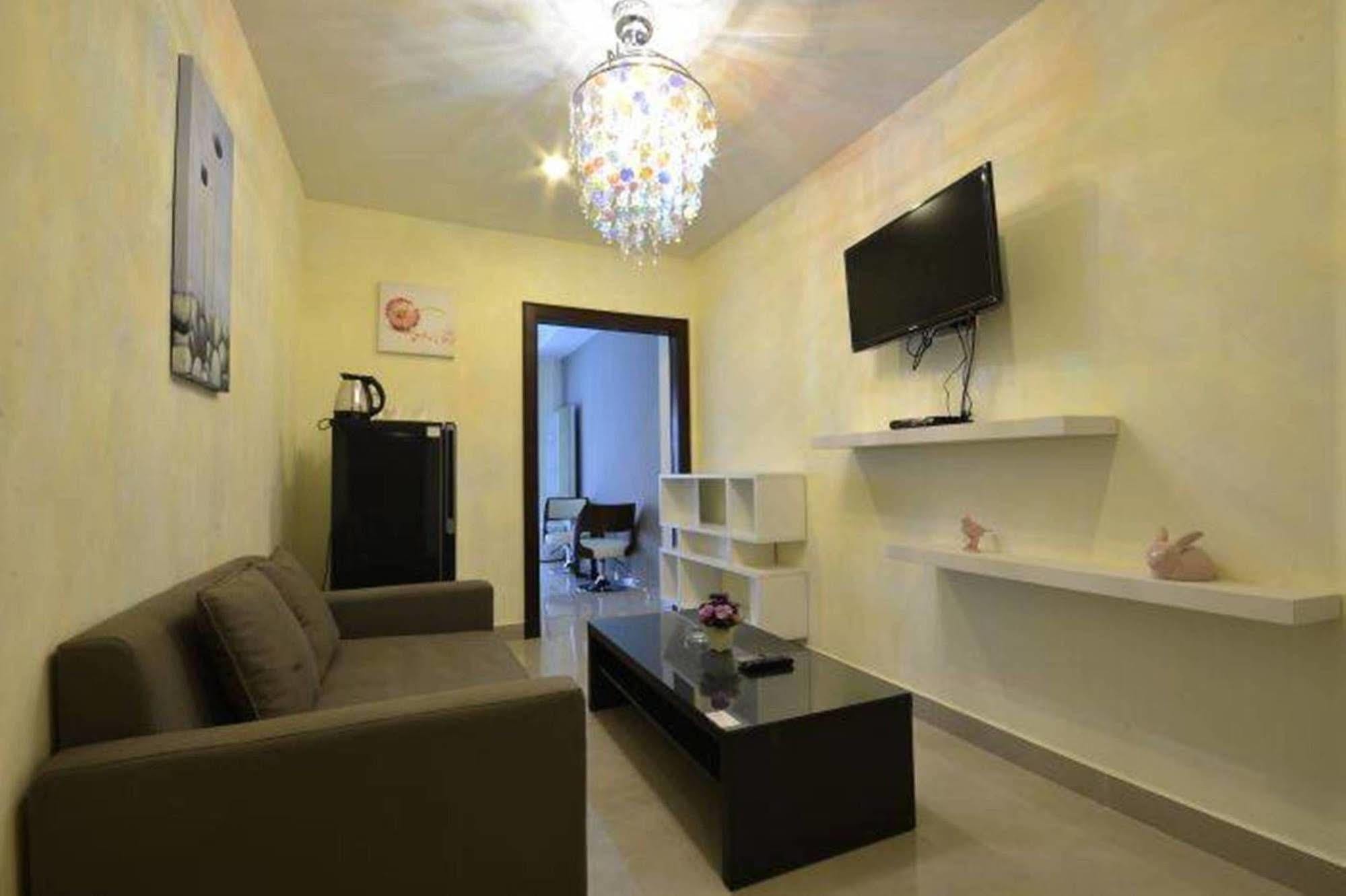 Royal Q & D Suites Патая Екстериор снимка
