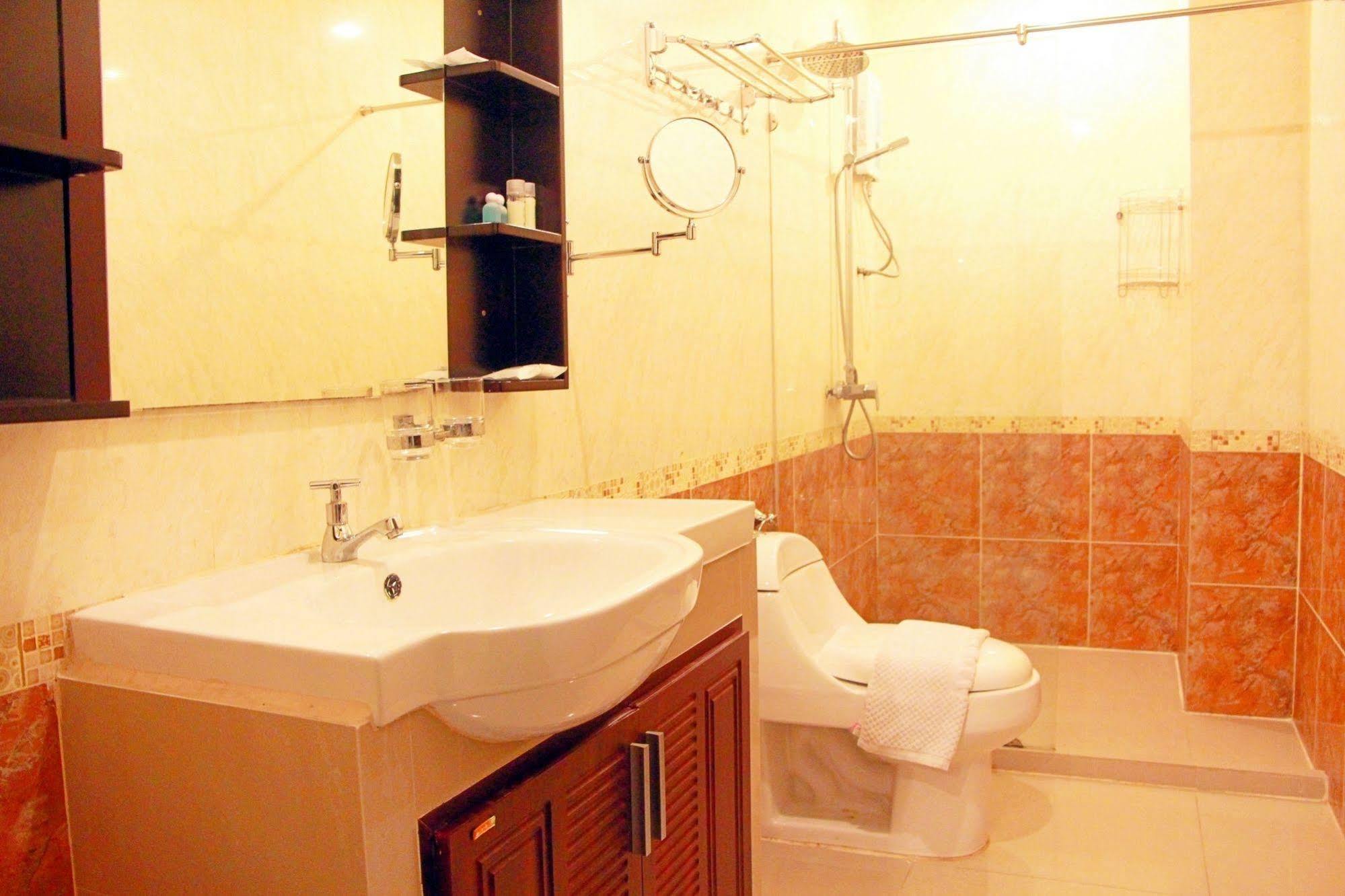 Royal Q & D Suites Патая Екстериор снимка