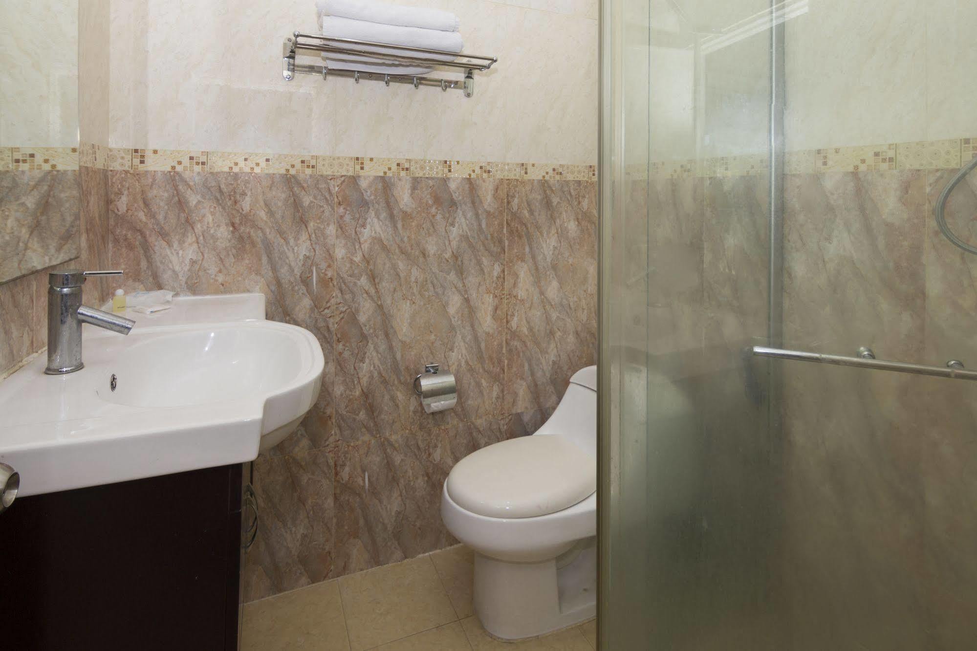 Royal Q & D Suites Патая Екстериор снимка
