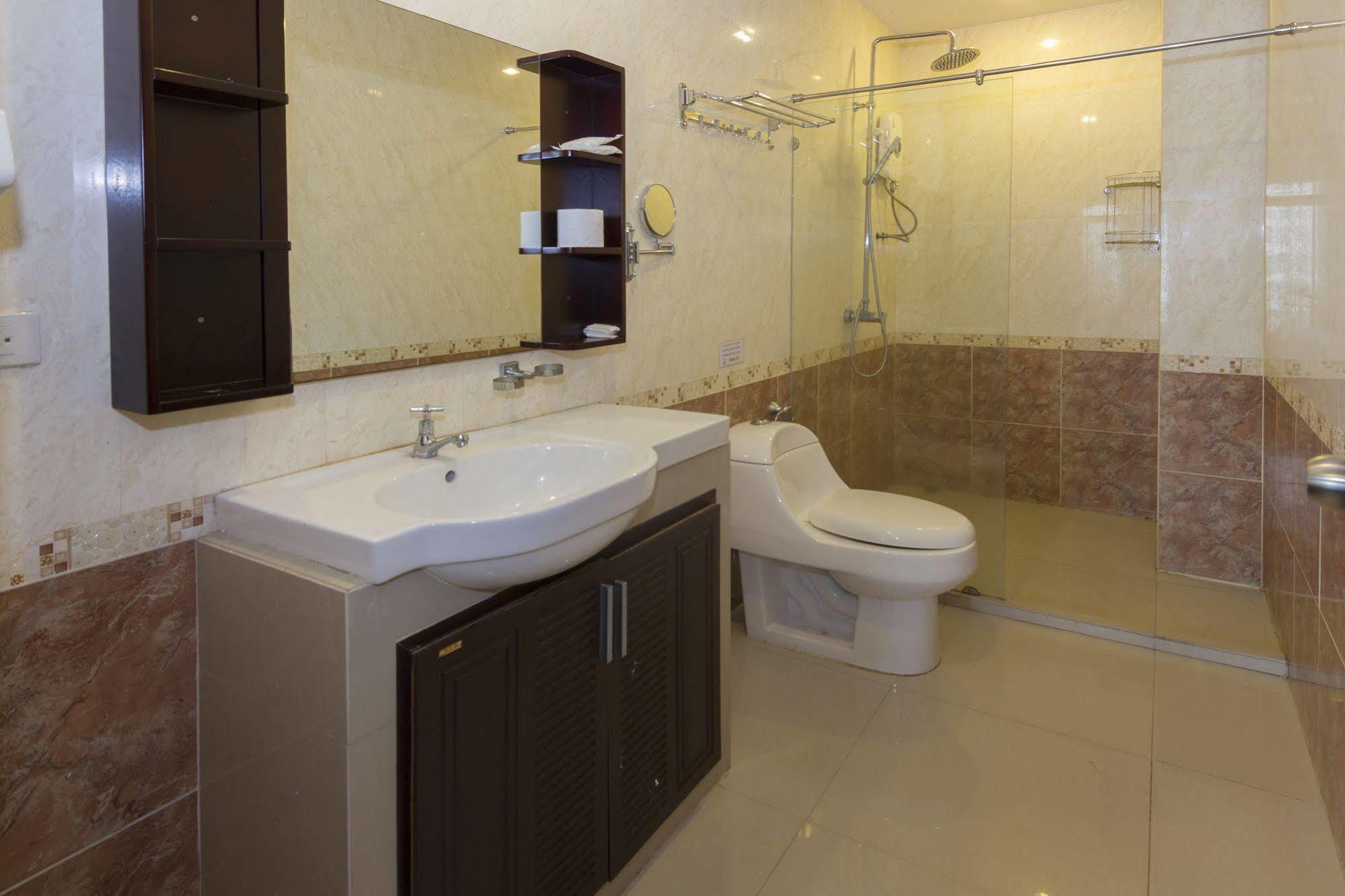 Royal Q & D Suites Патая Екстериор снимка