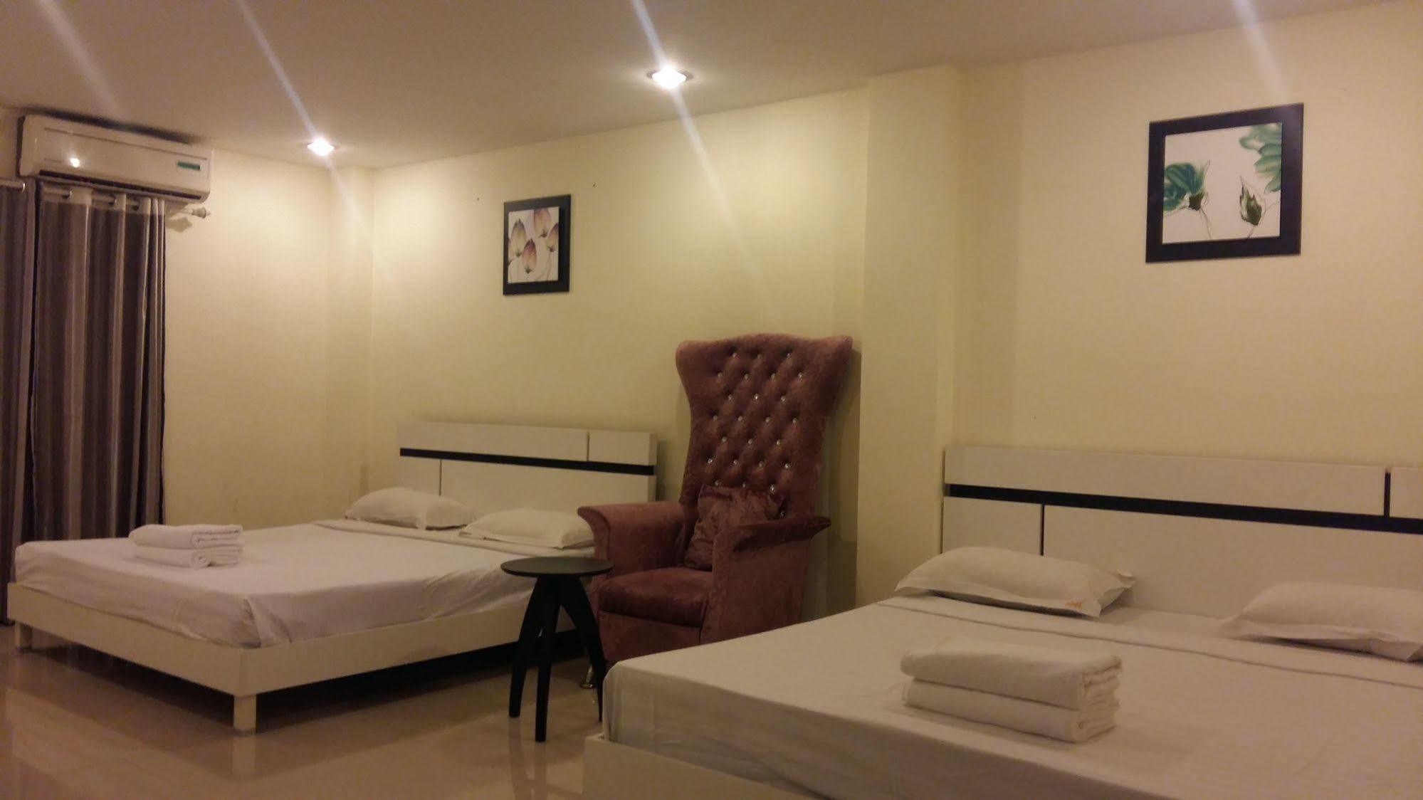 Royal Q & D Suites Патая Екстериор снимка